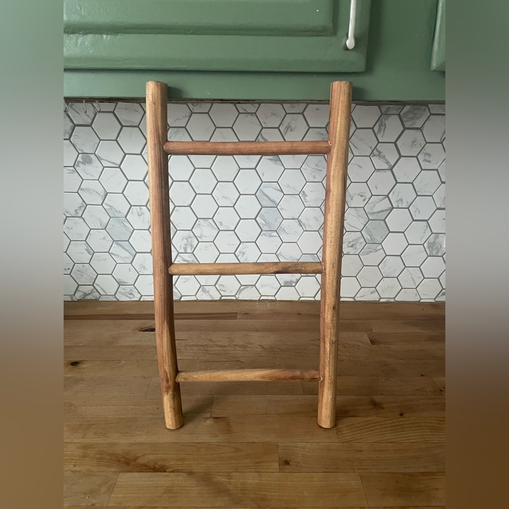 Rustic Brown Wooden Ladder Decor